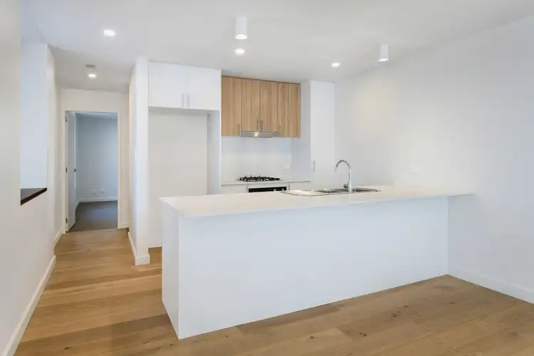 4/4 Burgess Street