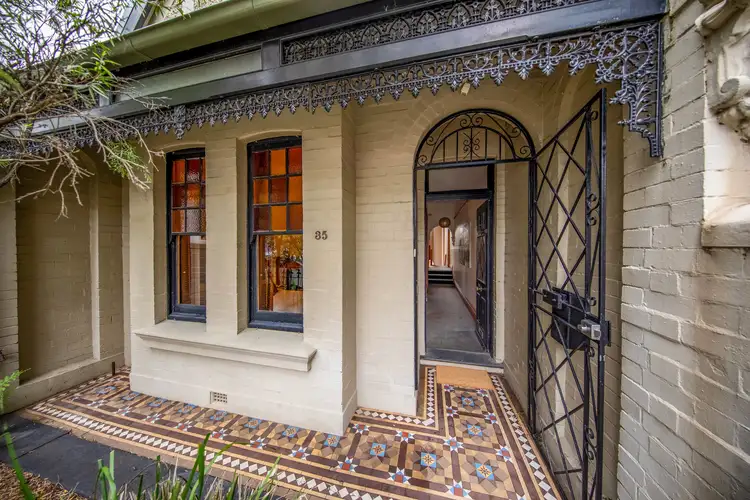 35 MacKenzie Street