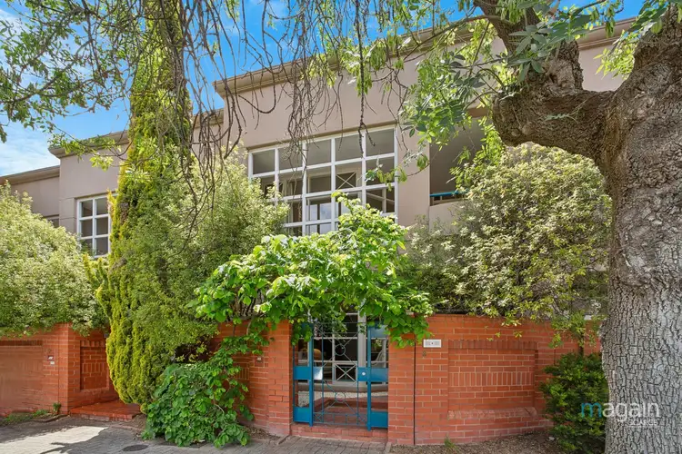 8 Elizabeth Street