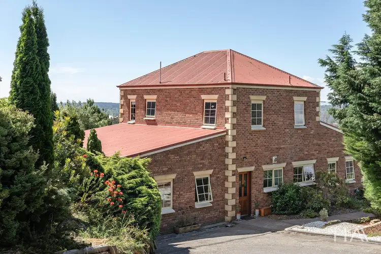 18 Zenith Court