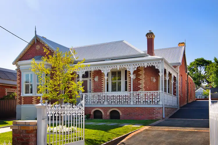 76 MacKenzie Street
