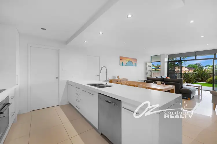 2/33 Hawke Street