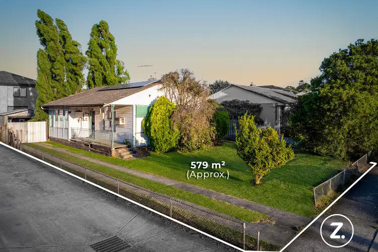 24 Lacebark Street