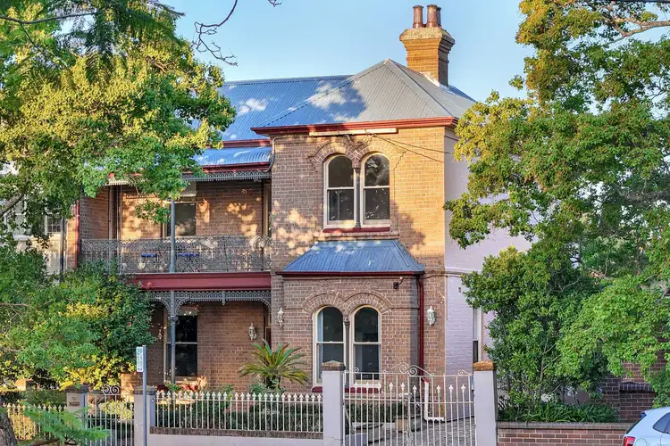 32 Hill Street