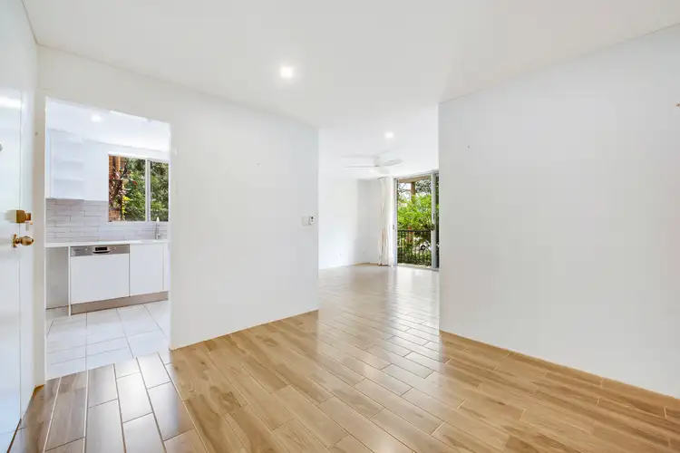 15/2 Stokes Street
