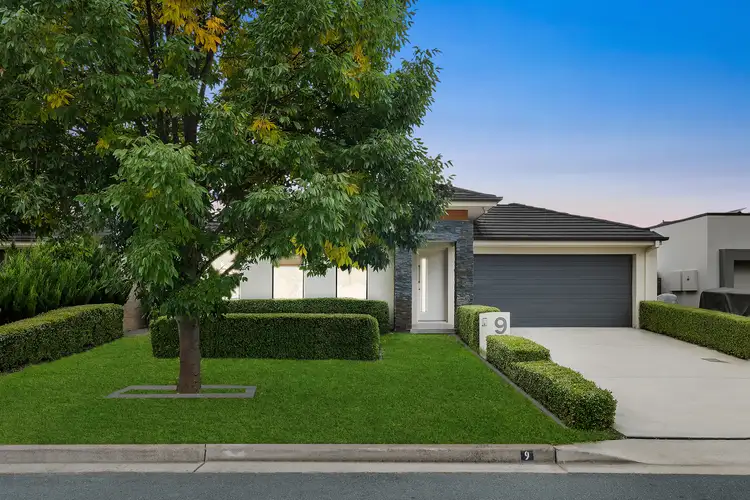 9 Loma Rudduck Street
