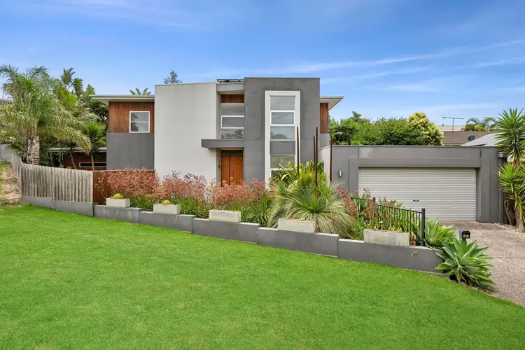 24 Knollbrook Close