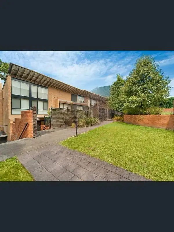 2/4 Charles Street