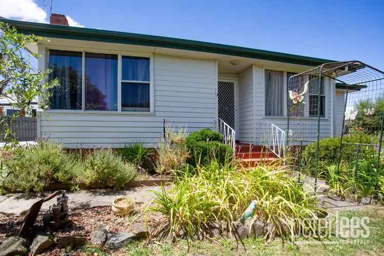 6 Cavell Place