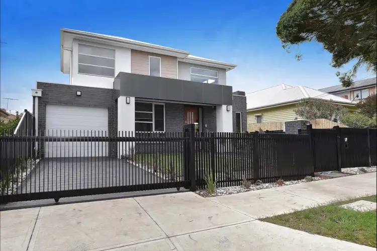 1/8 Ida Street
