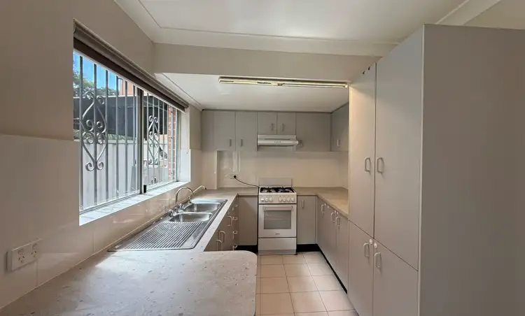 4/15 Wigram Street