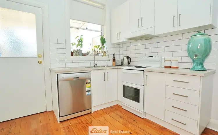 2/33 Binya Street