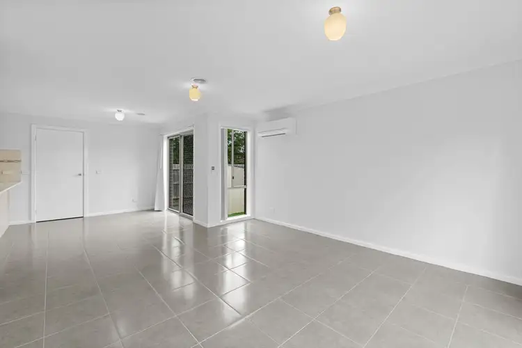 Fifth view of Homely unit listing, 10/9 Shakespeare Court, Drouin VIC 3818