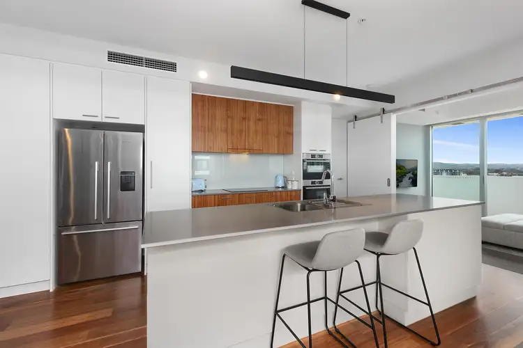 906/102 Swain Street