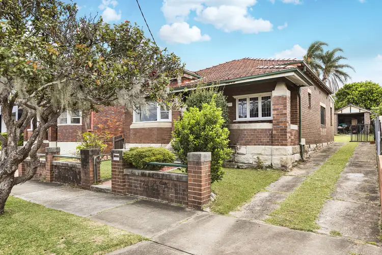 27 Lamrock Avenue
