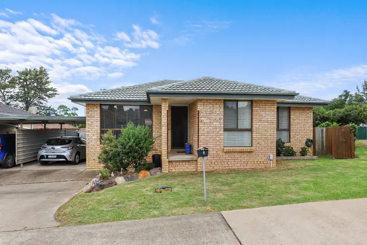 2 Renshaw Close