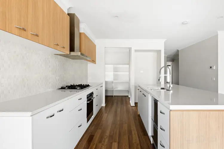 18 Magellan Crescent