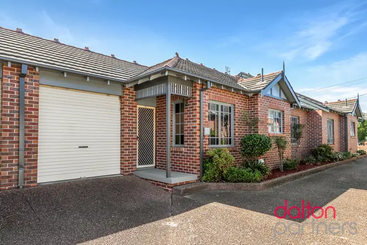 2/1 Hall Street