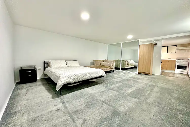 Studio 17 Florence Avenue