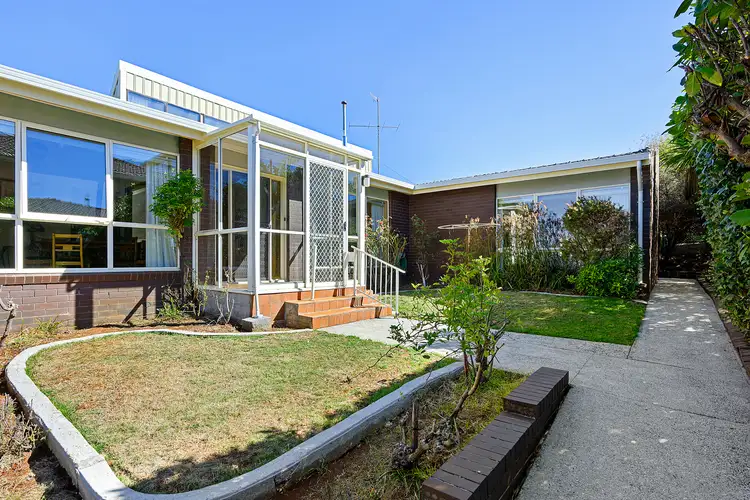 24 Bathurst Street