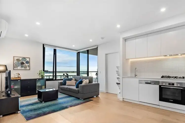 407/18 Lomandra Drive