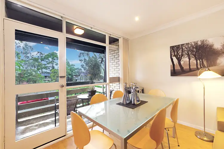 2/115 Burns Bay Road