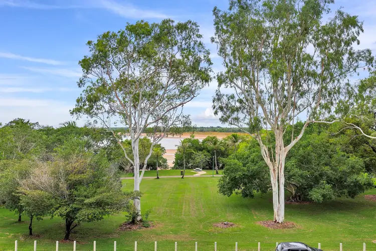 12/300 Casuarina Drive