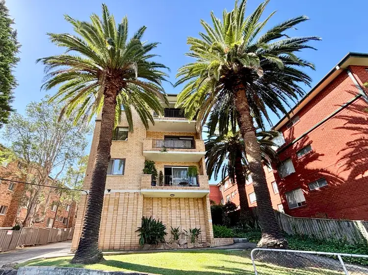 16/31 Meadow Crescent