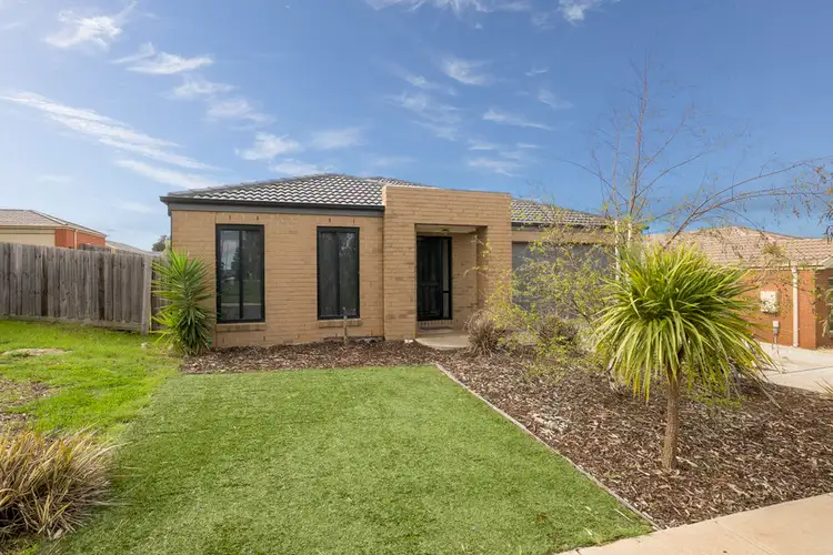 14 Dewar Crescent