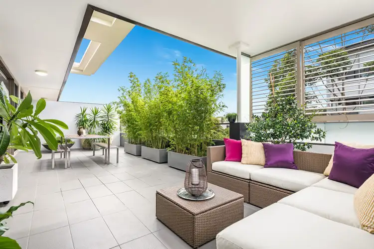 4406/6 Alexandra Drive