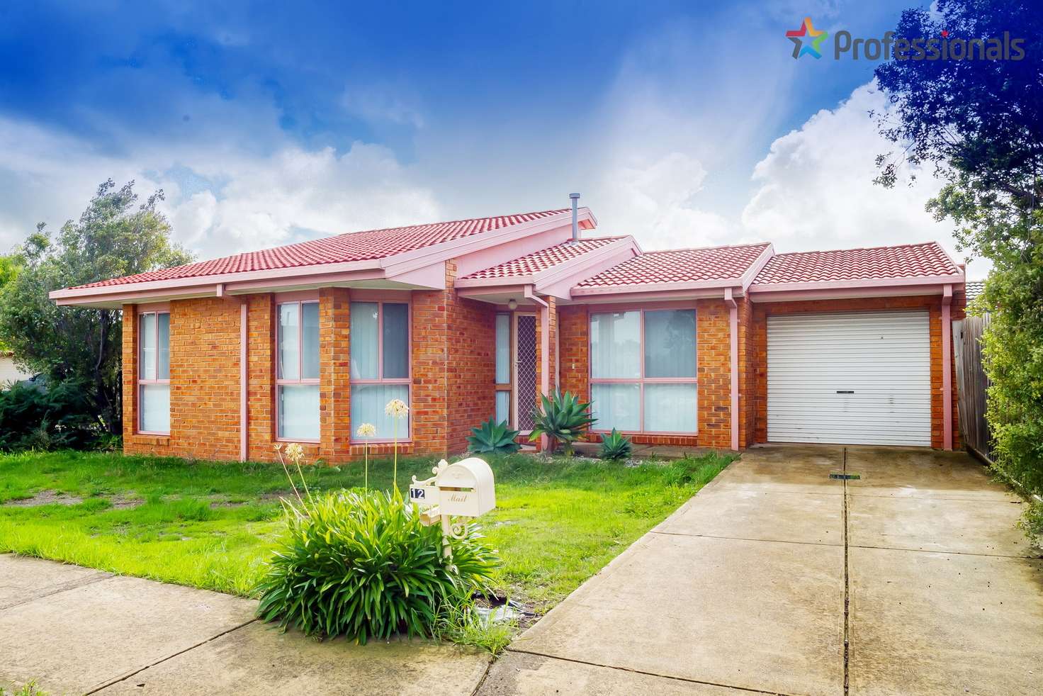 Main view of Homely house listing, 12 Mordaunt Drive, Hillside VIC 3037