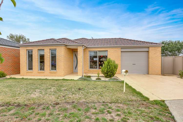 Main view of Homely house listing, 19 Central Park Court, Ballan VIC 3342