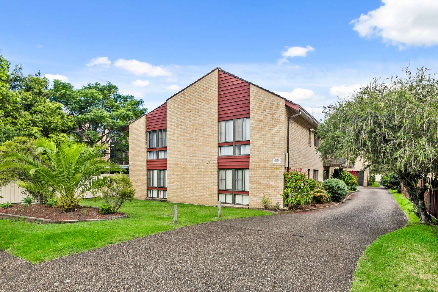 Main view of Homely unit listing, 4/37 Underwood Street, Corrimal NSW 2518