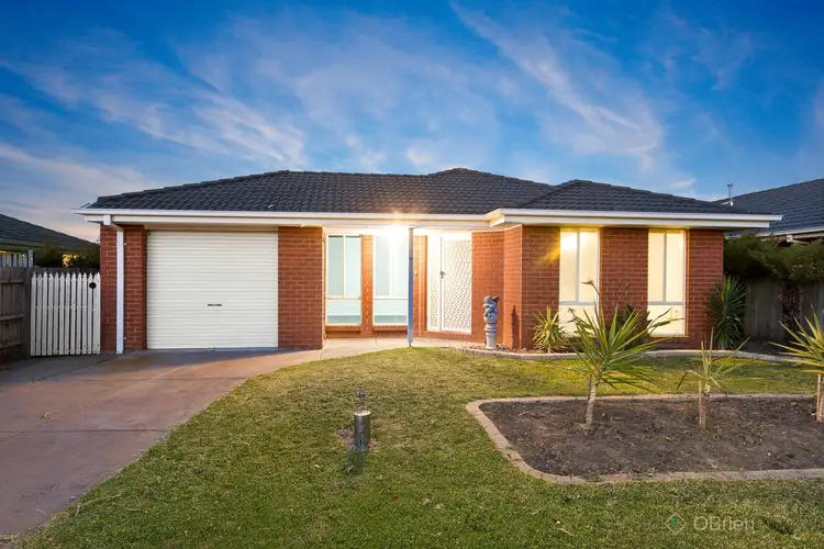 19 Glenaire Crescent, Cranbourne West VIC 3977