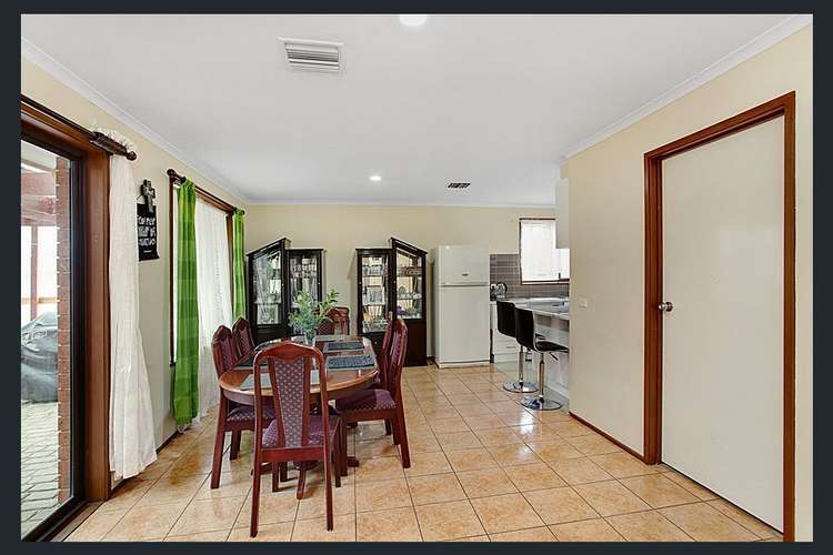 Fifth view of Homely house listing, 8 Berrigan Court, Werribee VIC 3030