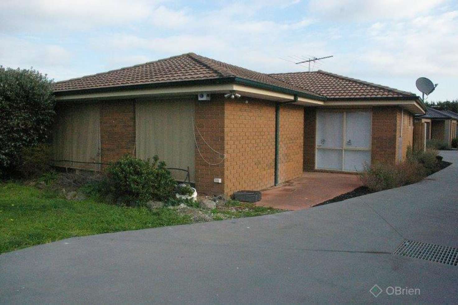 Main view of Homely house listing, 27 Smethurst Avenue, Pakenham VIC 3810