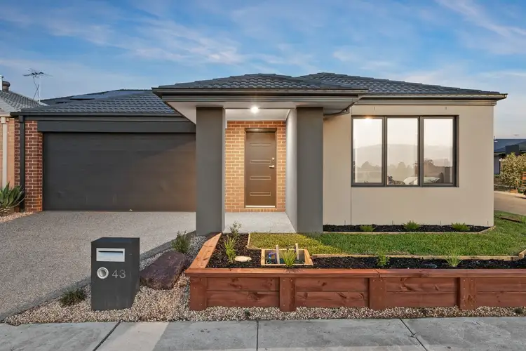 43 Avonbury Circuit, Cranbourne West VIC 3977