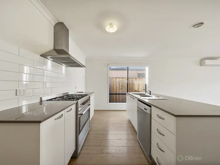 29 Elmsford Crescent, Cranbourne West VIC 3977