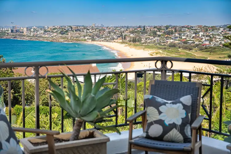 2 Molong Street, North Curl Curl NSW 2099