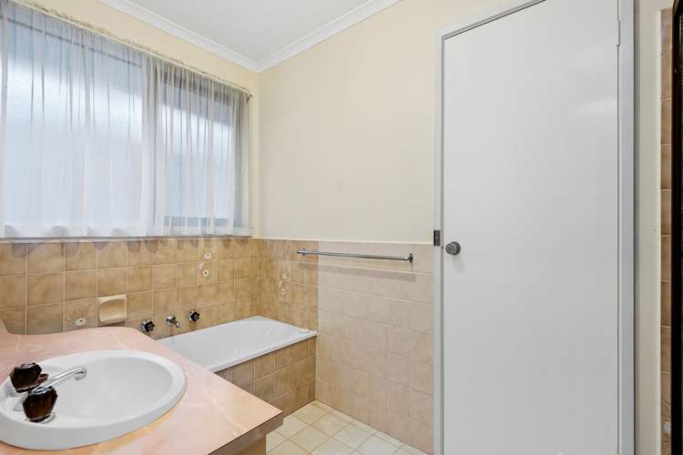 Sixth view of Homely house listing, 4 Evonne Court, Endeavour Hills VIC 3802