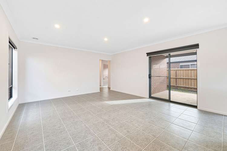 Fifth view of Homely house listing, 152 Thoroughbred Drive, Clyde North VIC 3978
