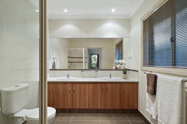 Sixth view of Homely house listing, 10 Gladys Court, Berwick VIC 3806