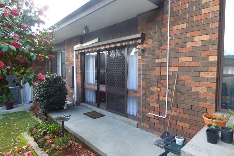 Main view of Homely unit listing, 2/27 Young Street, Drouin VIC 3818