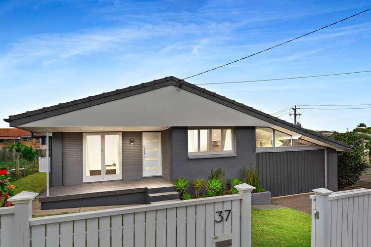 Second view of Homely house listing, 37 Aminya Street, Mansfield QLD 4122
