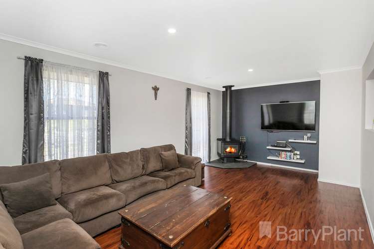 Fifth view of Homely house listing, 2 Miram Court, Westmeadows VIC 3049
