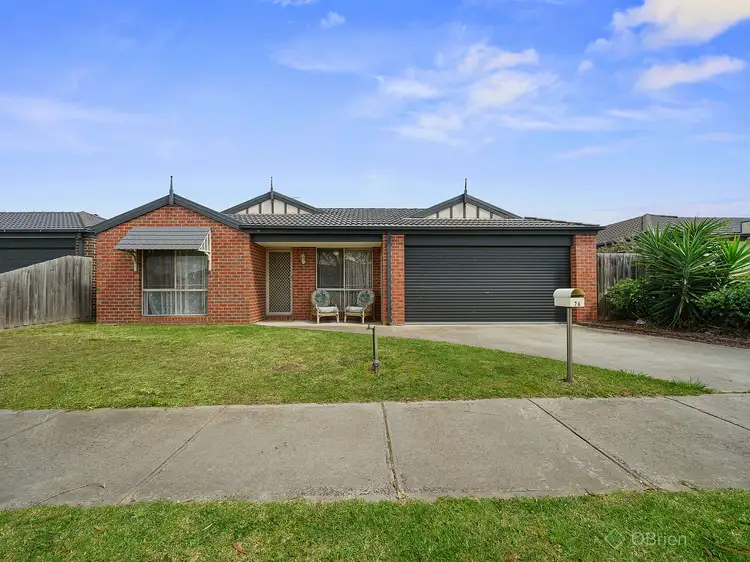 76 Calais Circuit, Cranbourne West VIC 3977