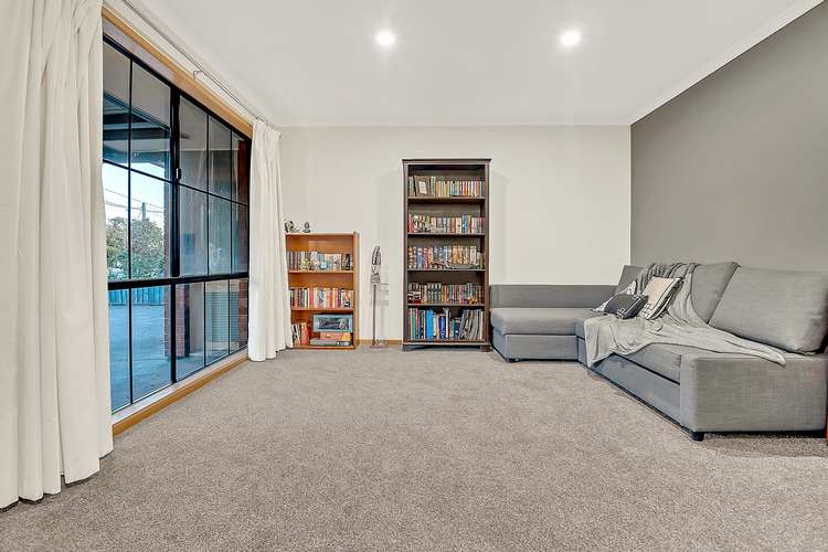 Fifth view of Homely house listing, 10 Midhurst Court, Craigieburn VIC 3064