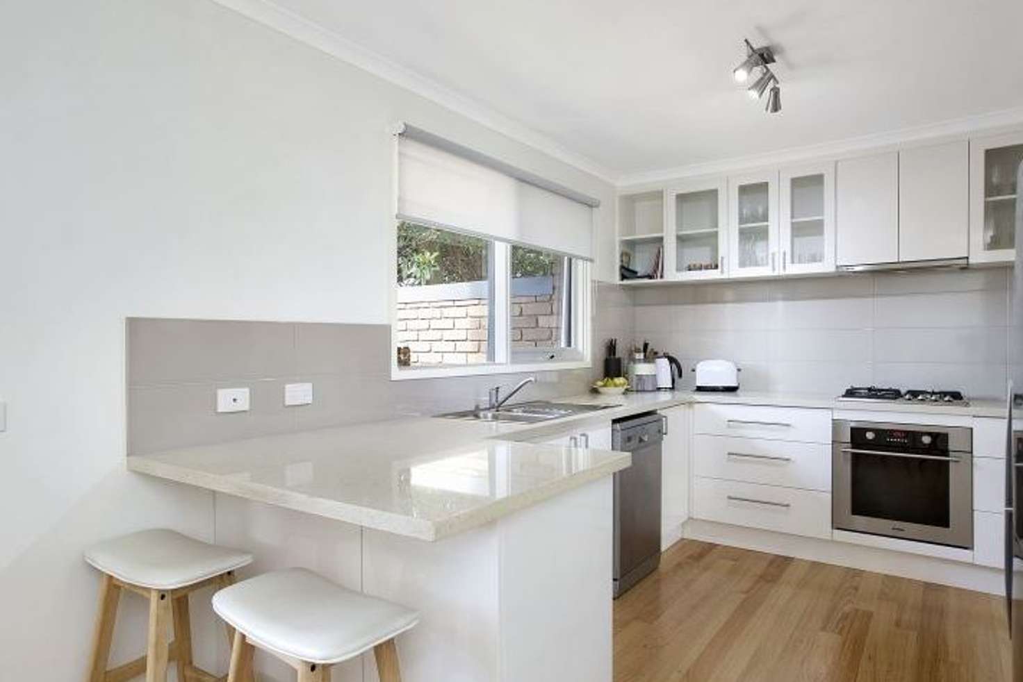 Main view of Homely unit listing, 2/11 Bayview Road, Mornington VIC 3931