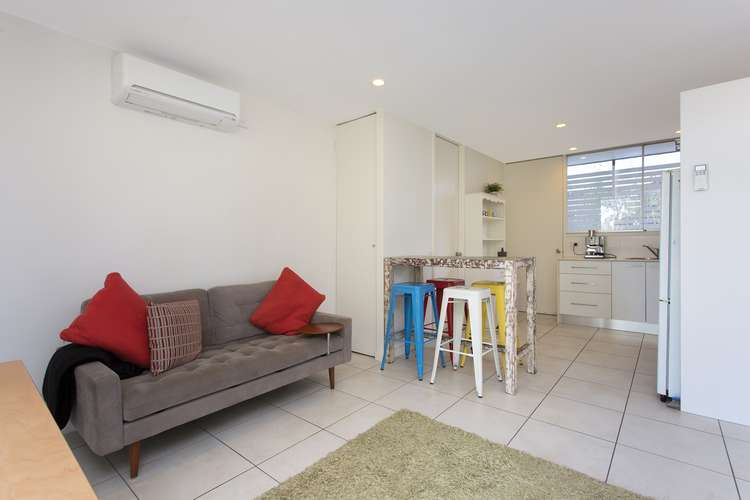 Third view of Homely apartment listing, 2/17 Oxford Terrace, Taringa QLD 4068