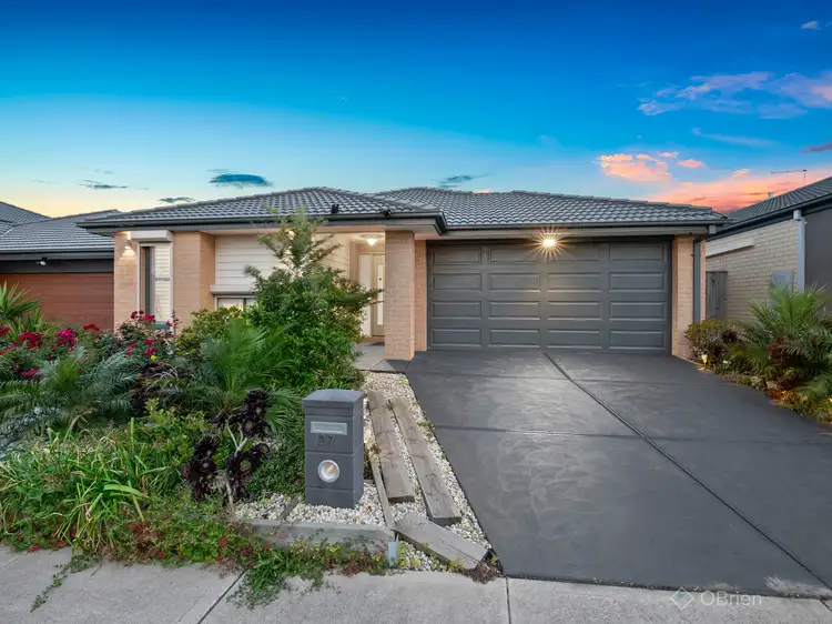 27 Elmsford Crescent, Cranbourne West VIC 3977